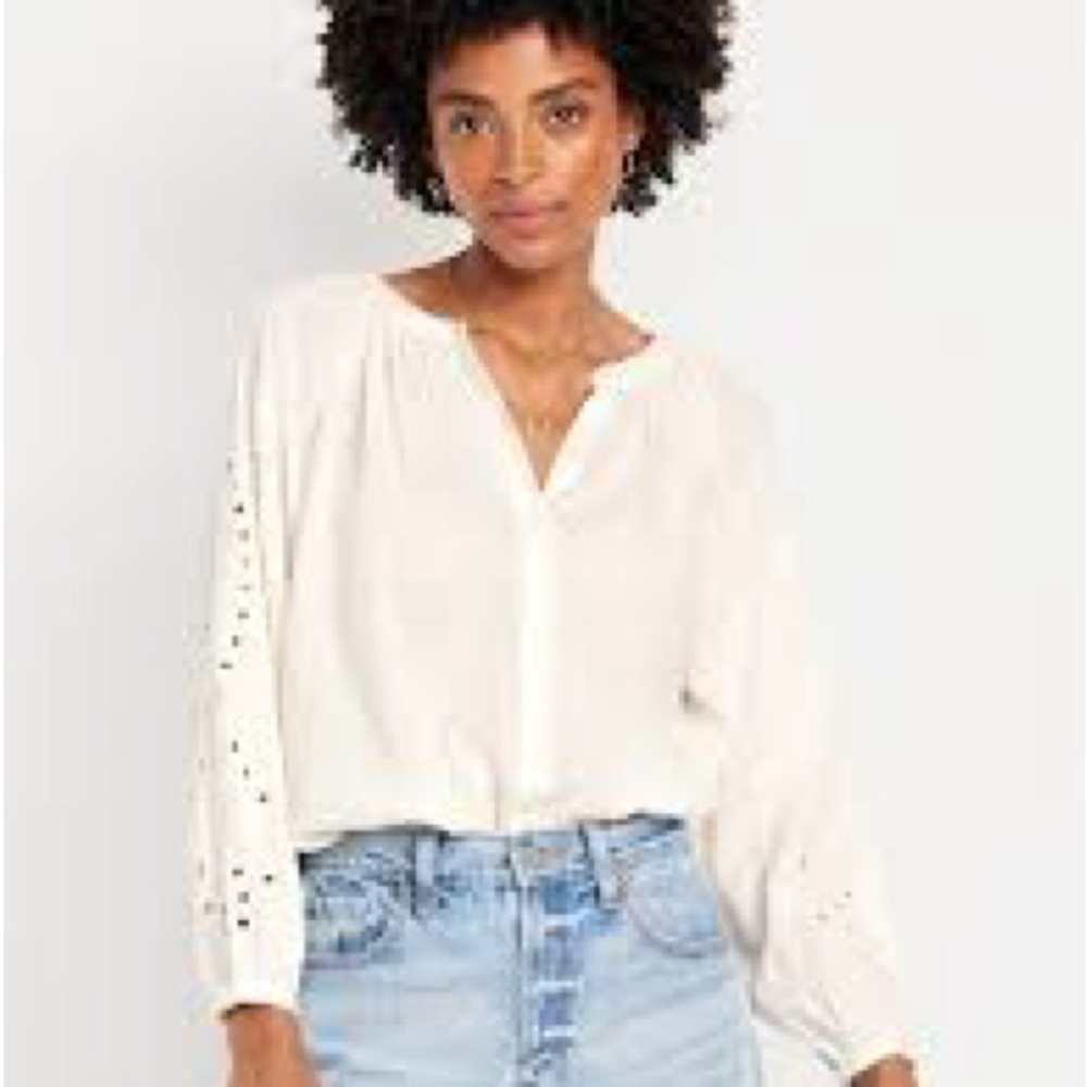 NWOT Old Navy Split-Neck Button-Down Top - Picture 2 of 4